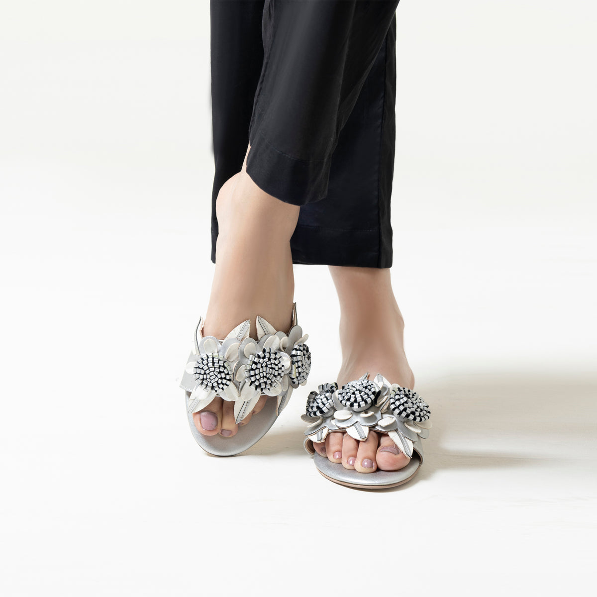 Elegant Silver Floral Casual Sliper