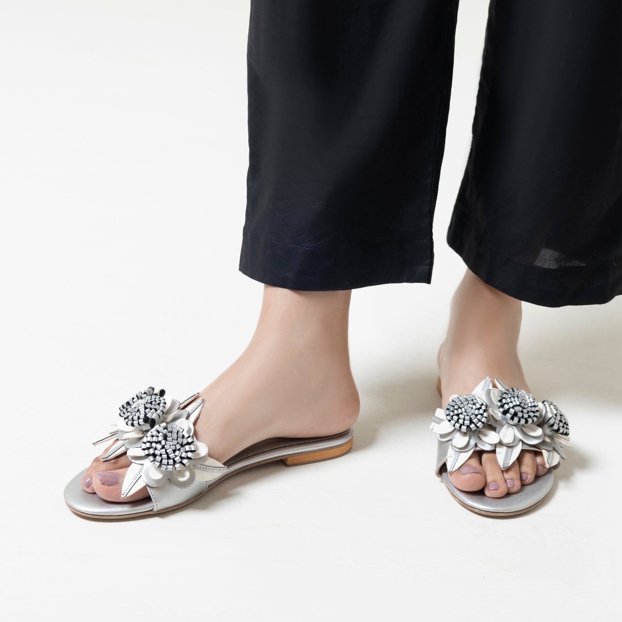 Elegant Silver Floral Casual Sliper