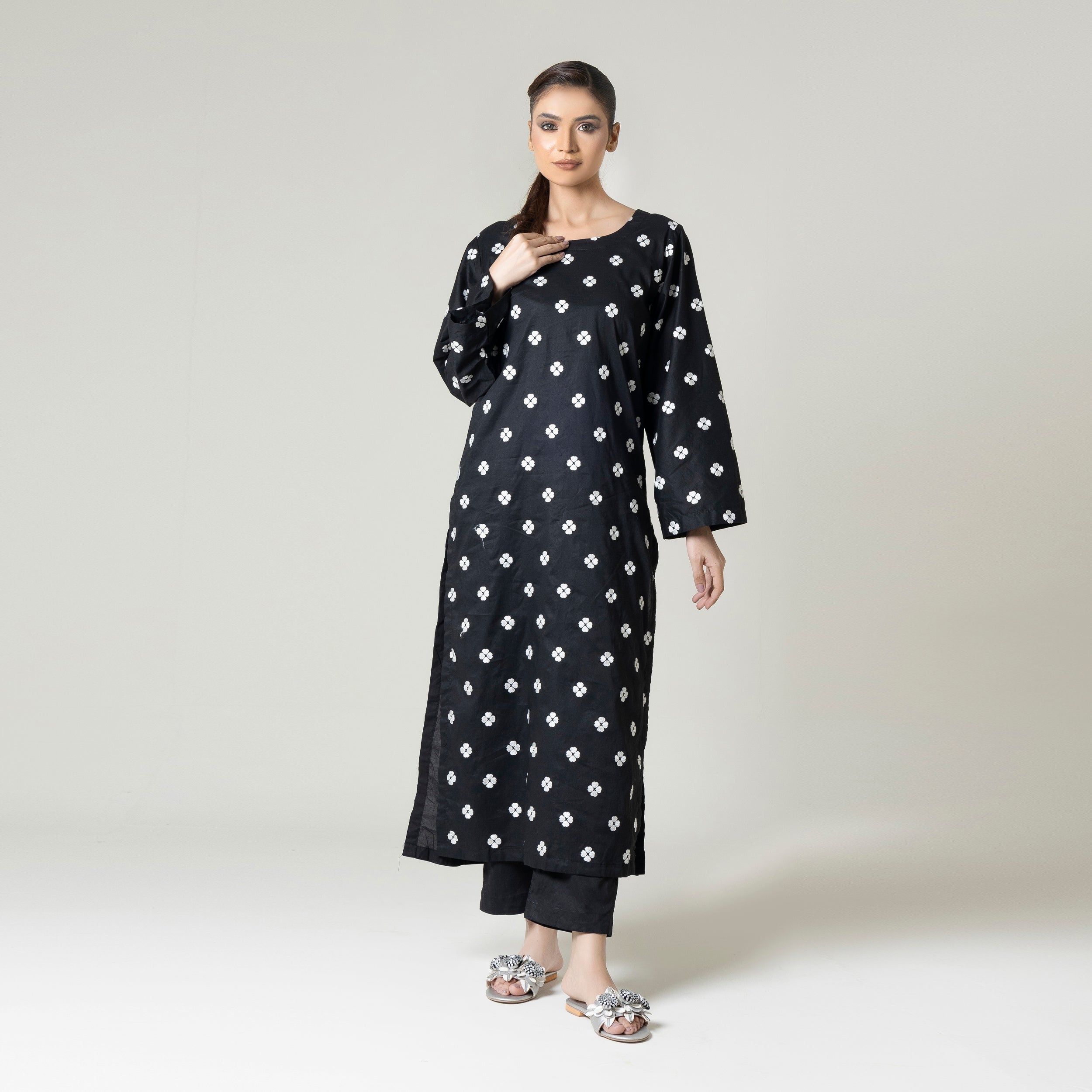 Elegant Silver Floral Casual Sliper