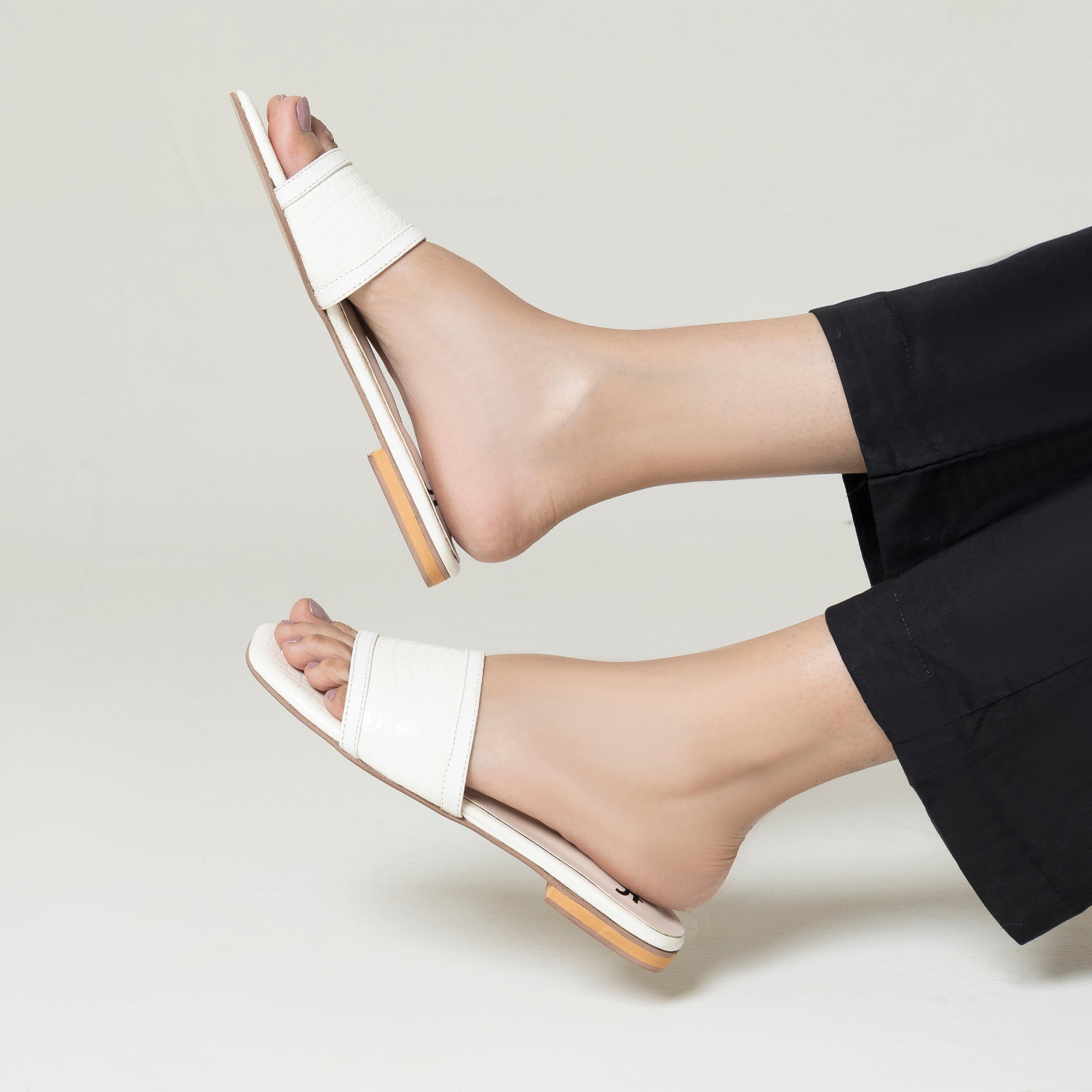 Toe Flat Sandal White
