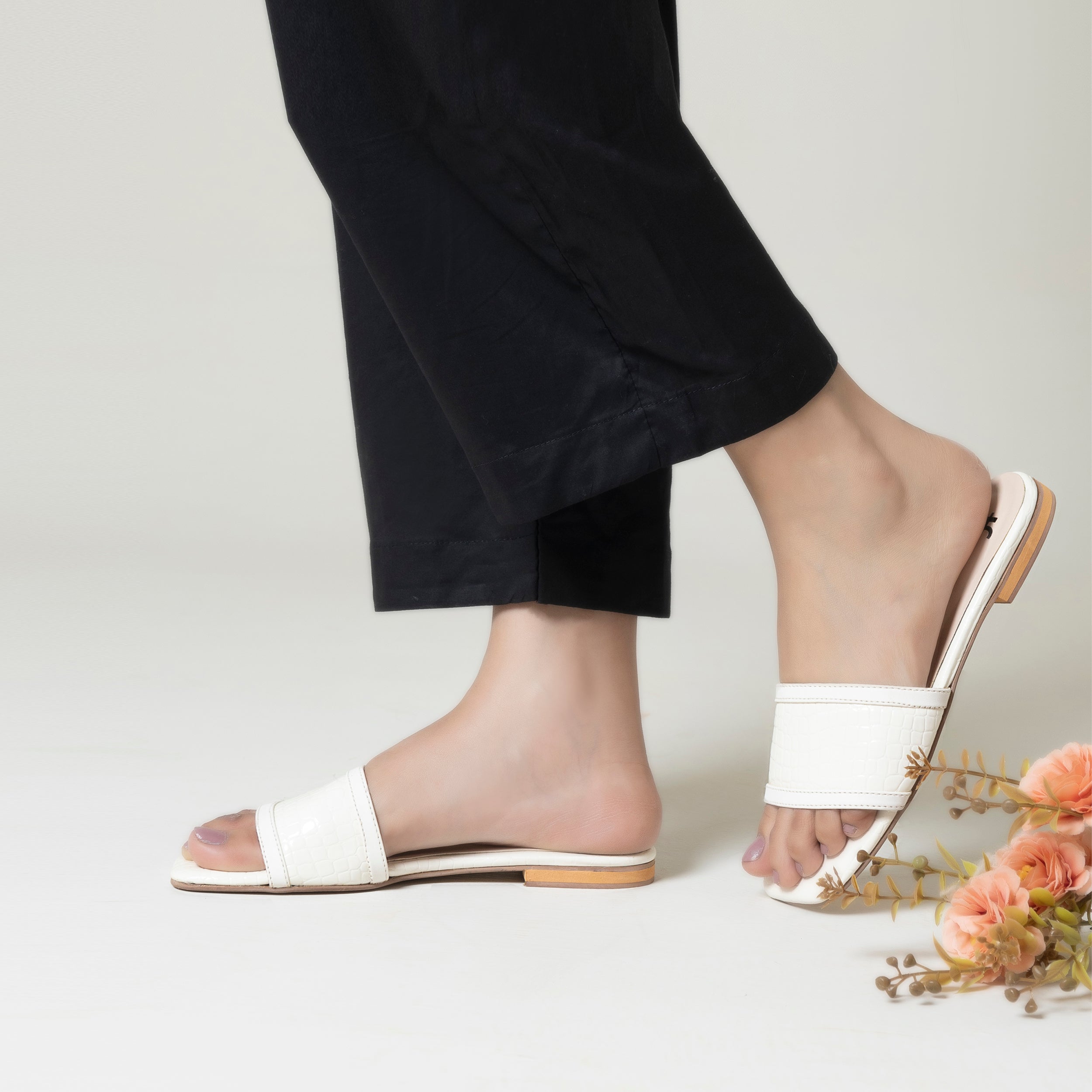 Toe Flat Sandal White